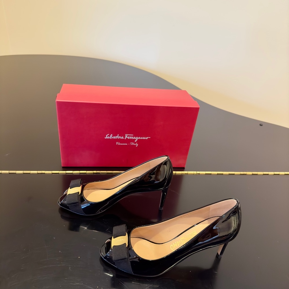 Salvatore Ferragamo NWT Luxury Party Classic RARE Authentic Black Patent Pumps - Picture 12 of 17